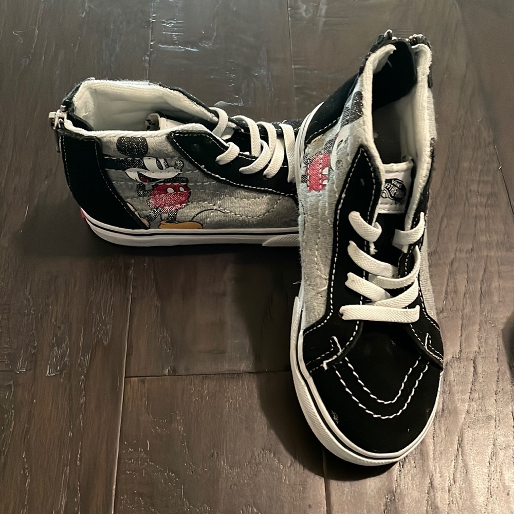 Toddler Disney Vans with Mickey Mouse Size 10.